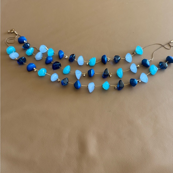 Elegant Blue Beaded Necklace - Picture 2 of 7